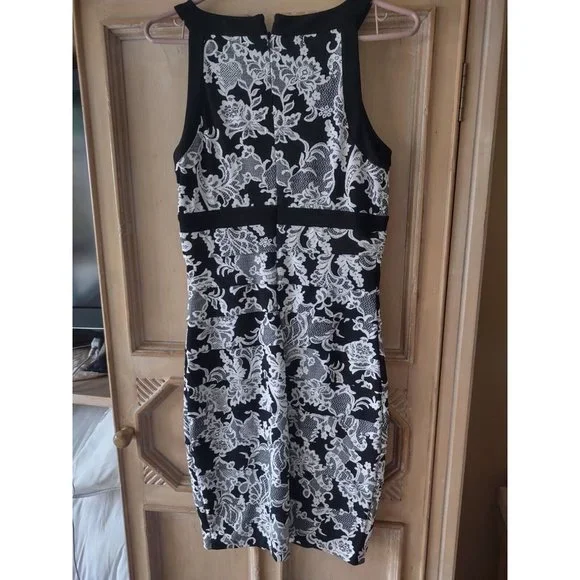 WHBM Black and White Floral Lace Slimming Halter Dress Size 6 - Picture 2 of 3